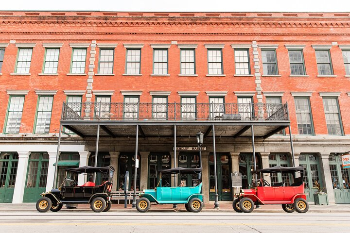 Replica 1908 Model-T Electric Golf Cart Rental  - Photo 1 of 16